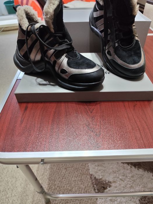 Обувь зимняя. Кроссовки зимние, цигейка 37 размер. Б.у