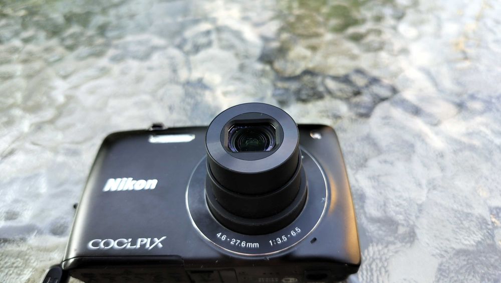Compact Digital Camera Nikon Coolpix S4200 16.0 mp touch screen
