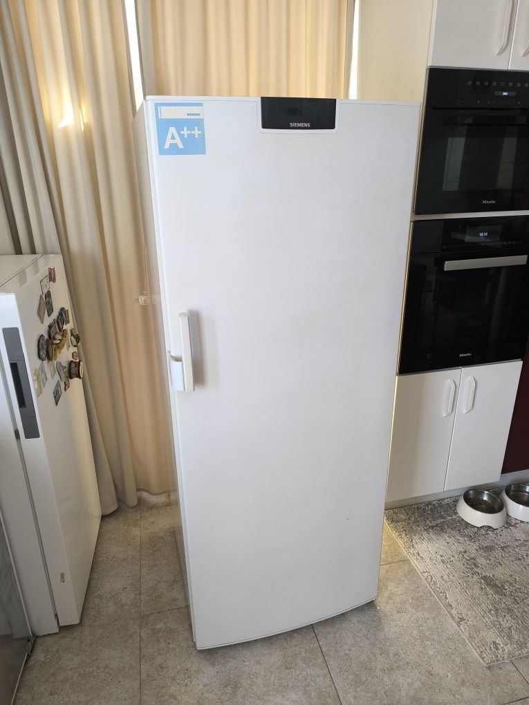 Фризер  Siemens GS36NA31 - 310 литра.