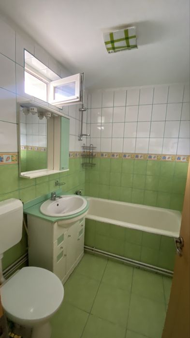Vand apartament 2 camere cu central proprie