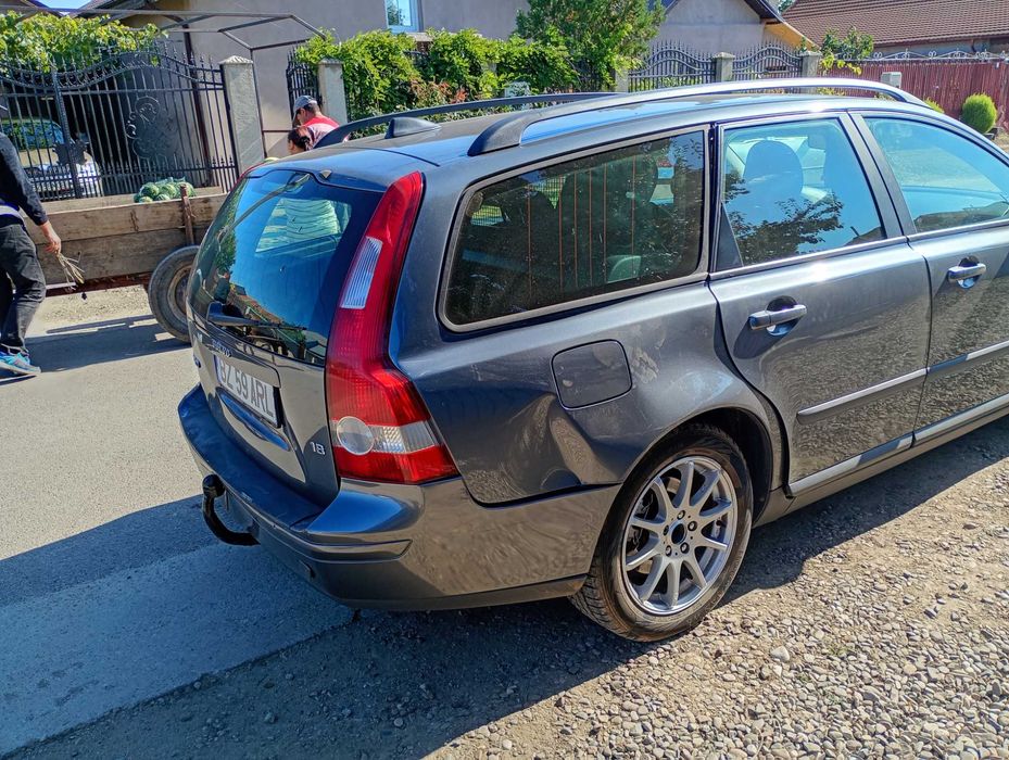 Volvo v50 partea din spate avariata