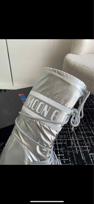 Vand diferite modele de ugg uri si moon boots!!