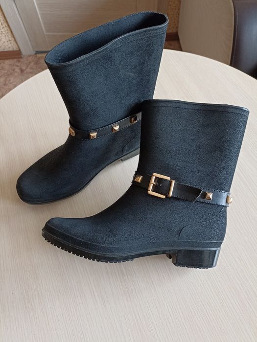 Резиновые ботинки