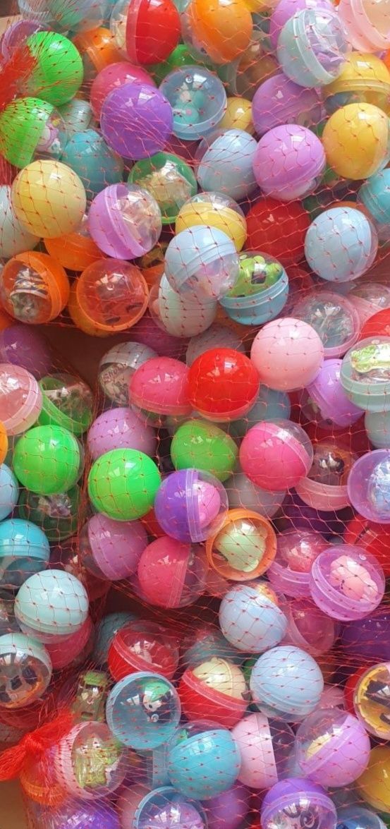 Капсули с играчка 45мм над 60 вида играчки