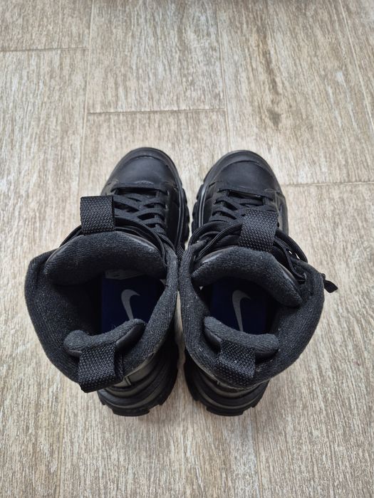 Дамски зимни  боти на Nike