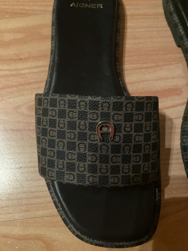 Оригинални дамски чехли на Aigner