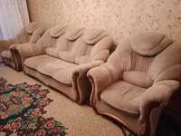 Продам мягкую мебель диван + 2 кресла