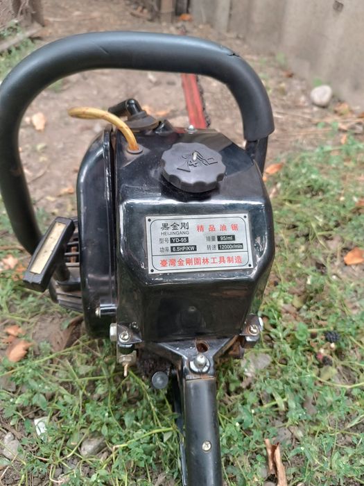 Продам бензопилу мощную