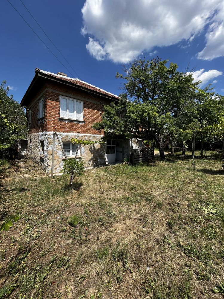 Продавам къща  .