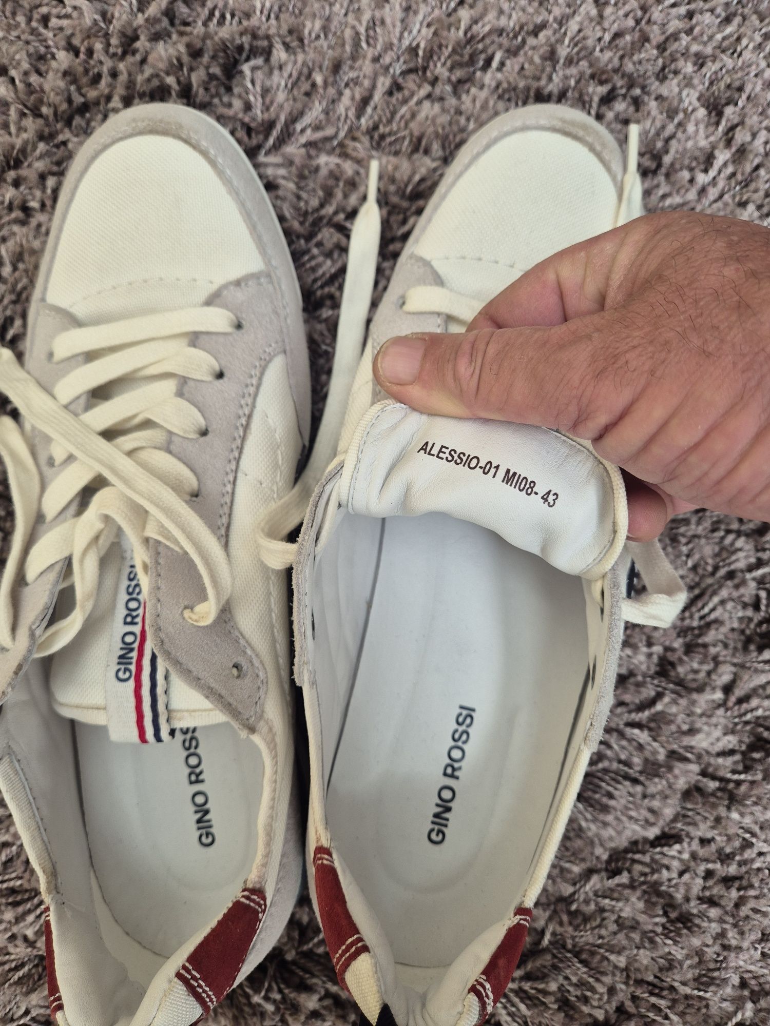Adidași original piele aduși din Austria și un bluza original sint noi