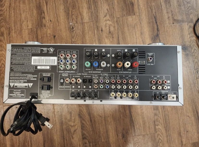 Se vinde statie harman kardon avr-135