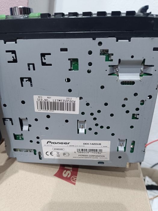 Pioneer DEH-142OUB Radio casetofon auto