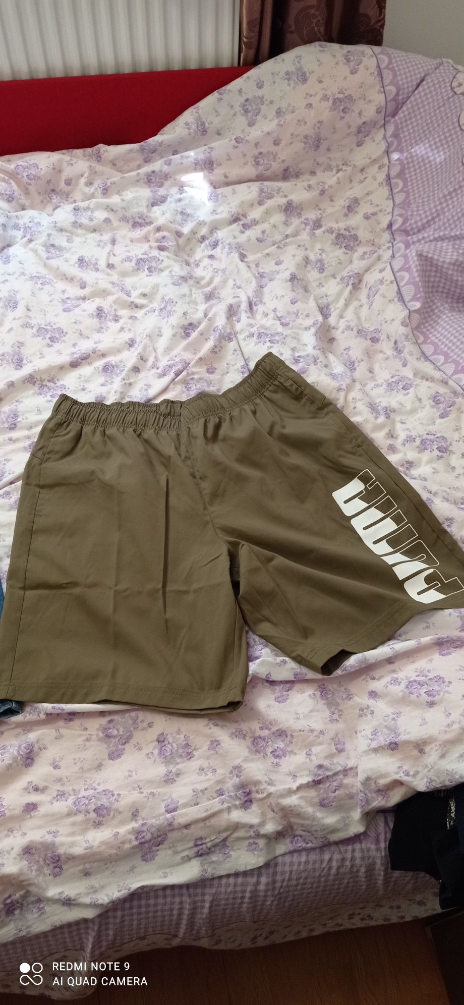 Pantaloni scurți adidas măr M