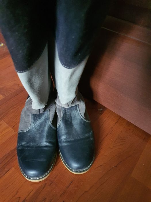 Cizme lasate din piele intoarsa