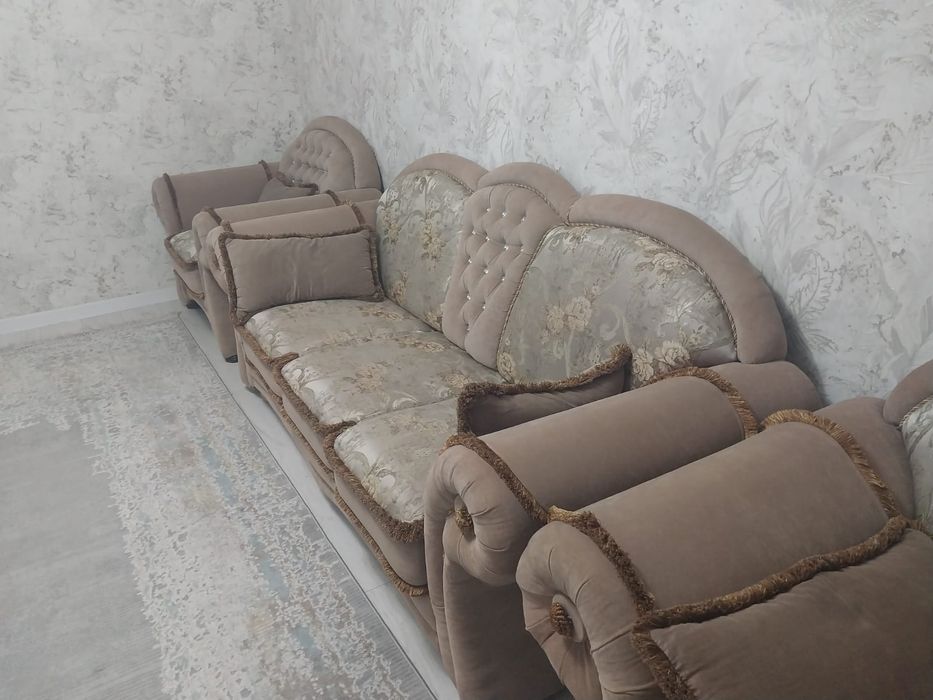 Продам диван с креслами
