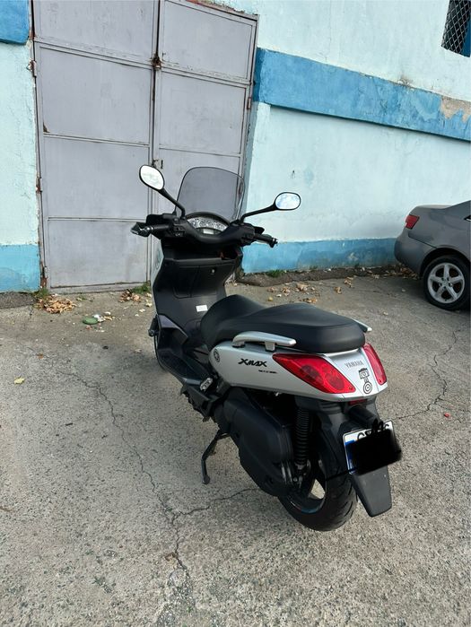 Yamaha X Max   Se poate conduce si cu categoria B