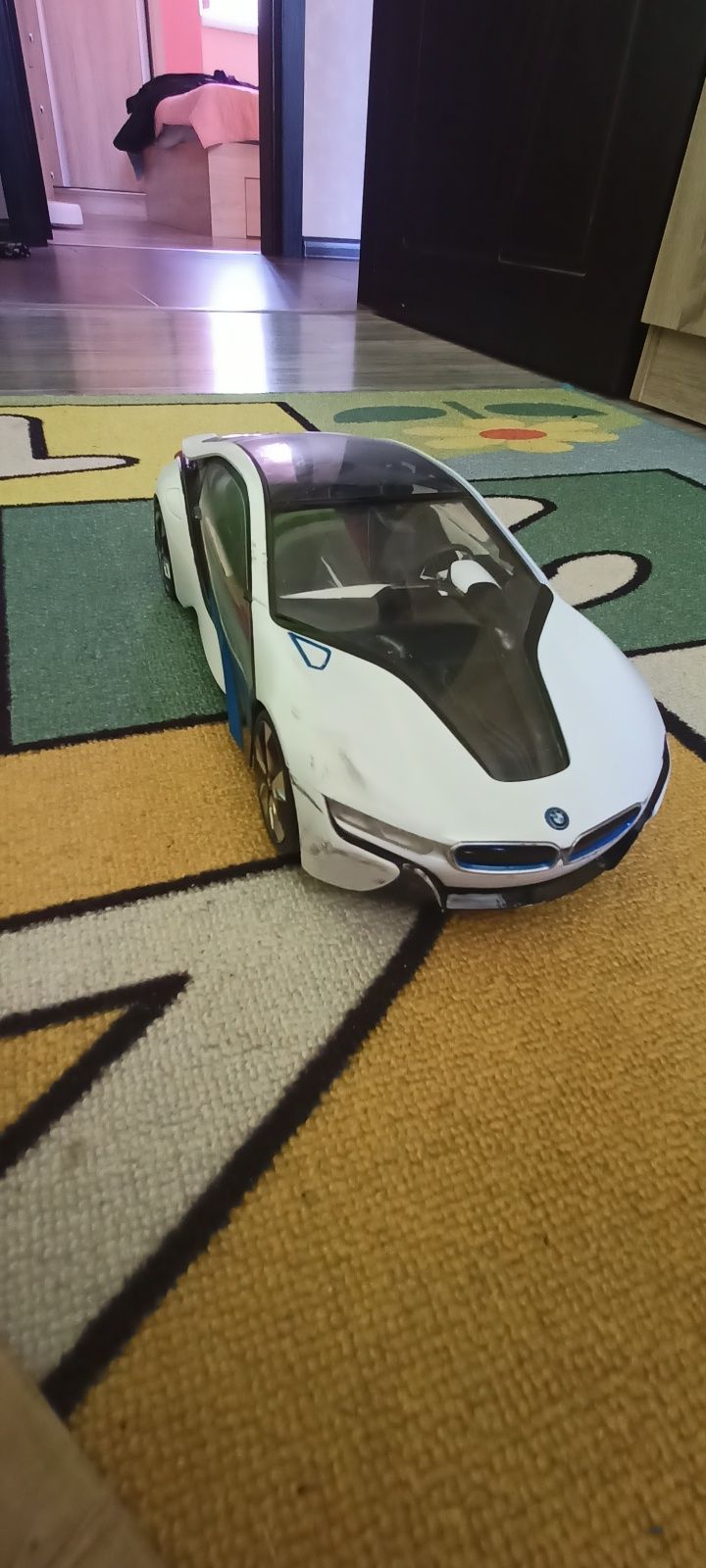 BMW I8 радиоуправляема с волан