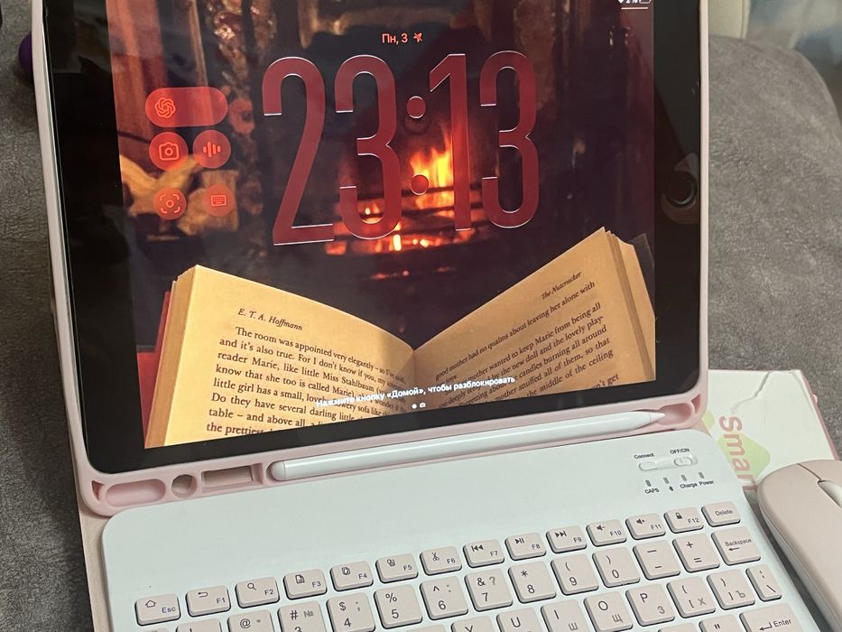 Чехол с клавиатурой  и мышкой для ipad