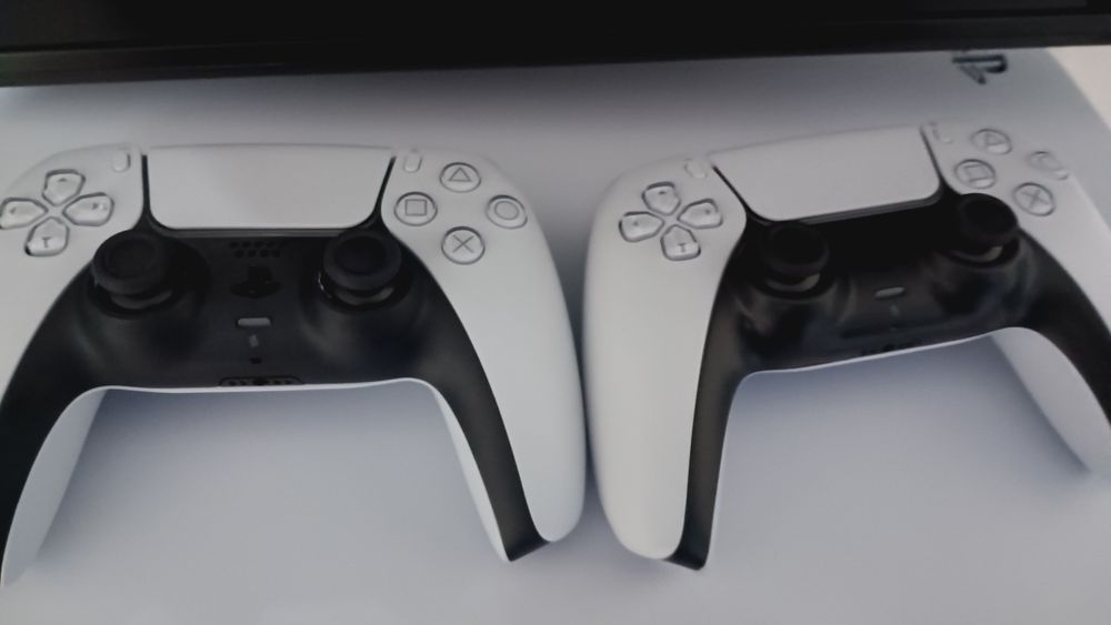 Пс5 с двумя геймпадами