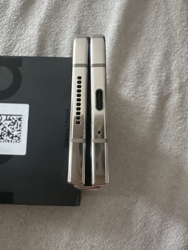 Samsung galaxy fold 4 256gb 12ram dual sim