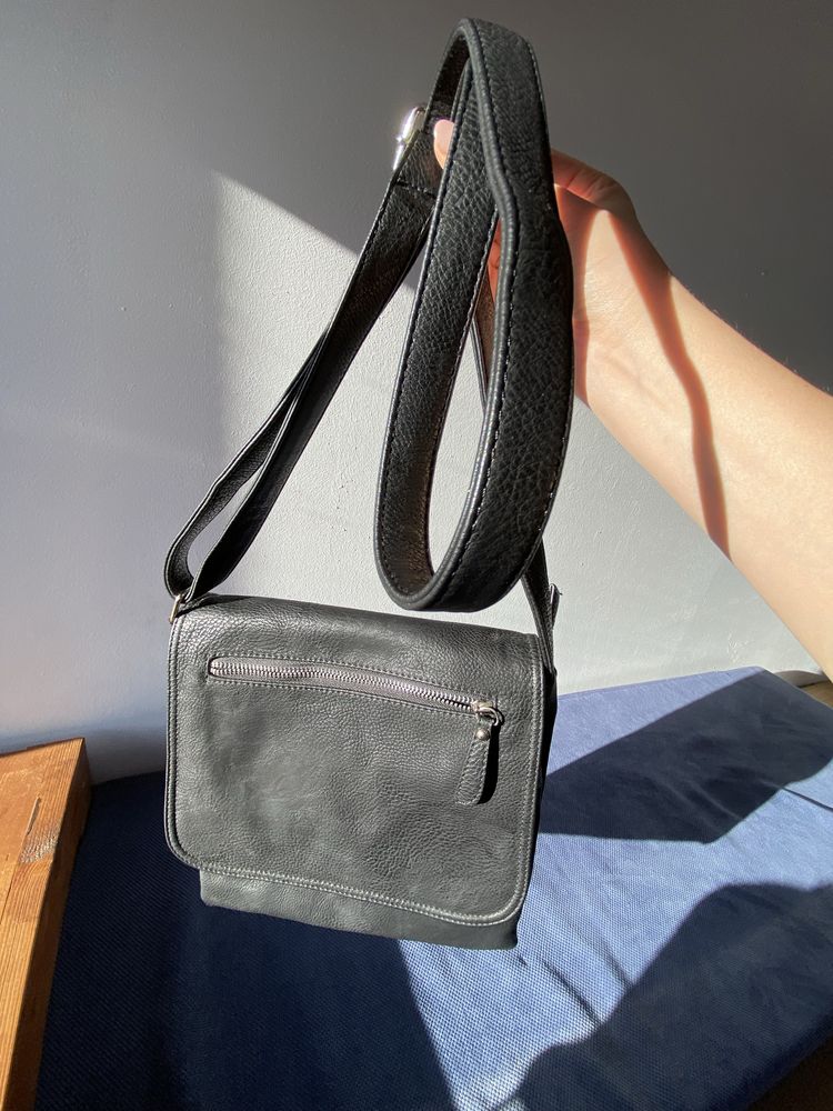 Geanta crossbody neagra