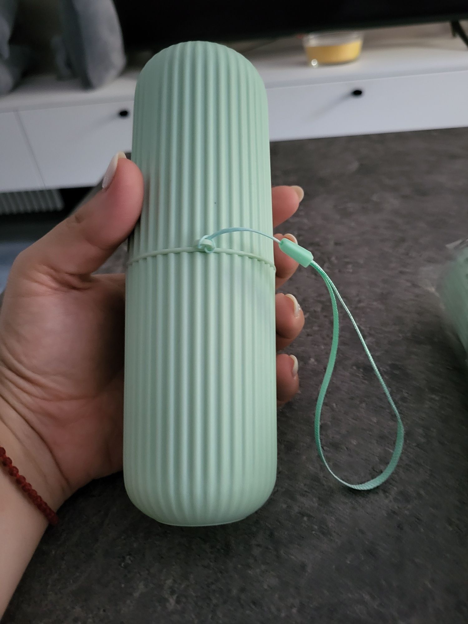 Travel mug pentru periuta