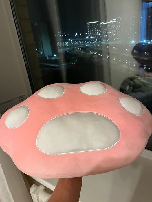 Подушка лапка розовый