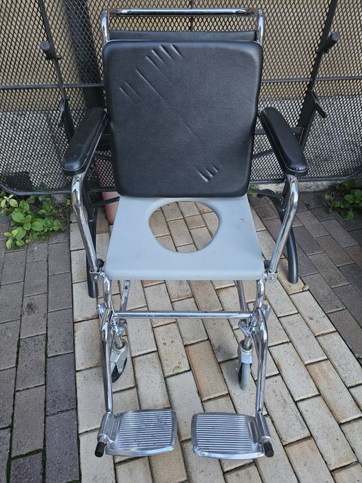 Санитарен   стол