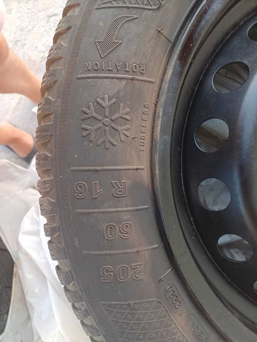 4 бр. джанти с зимни гуми за НИСАН