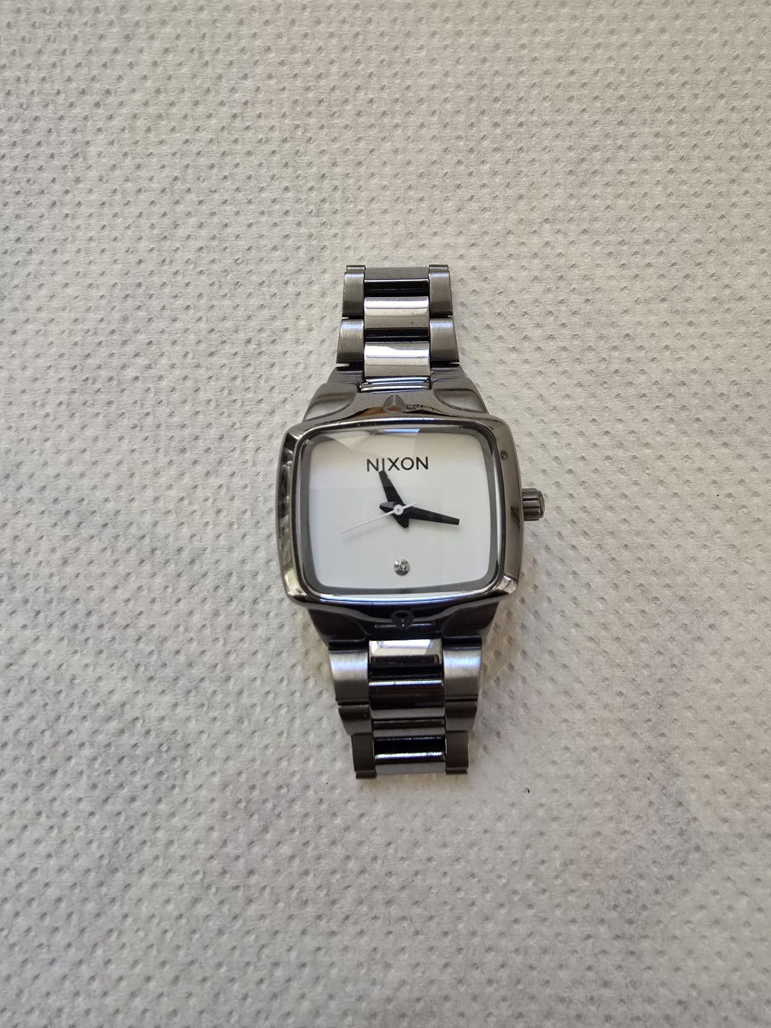 Продавам Дамски часовник NIXON