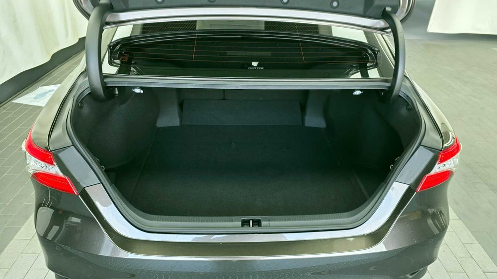 Toyota Camry 2.5 XLE Hybrid   31