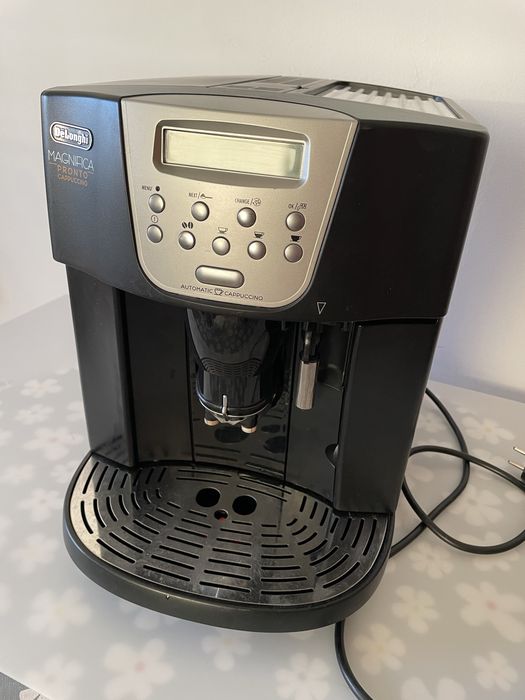 Espressor DeLonghi Magnifica pronto cappuccino