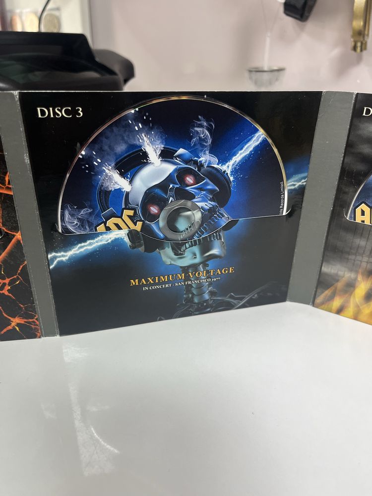 Hell's Radio: Legendary Broadcasts 1974-1979 – AC/DC (CD албум)
