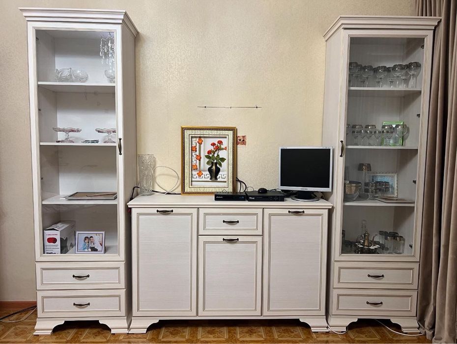 Гостиная стенка в хорошем состоянии