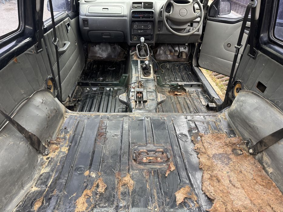 Suzuki vitara volan dreapta FARA GRAM DE RUGINA