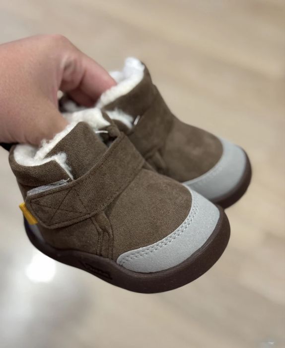 Продаю теплые пинетки для первых шагов.