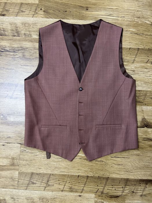 Costum visiniu de ocazie