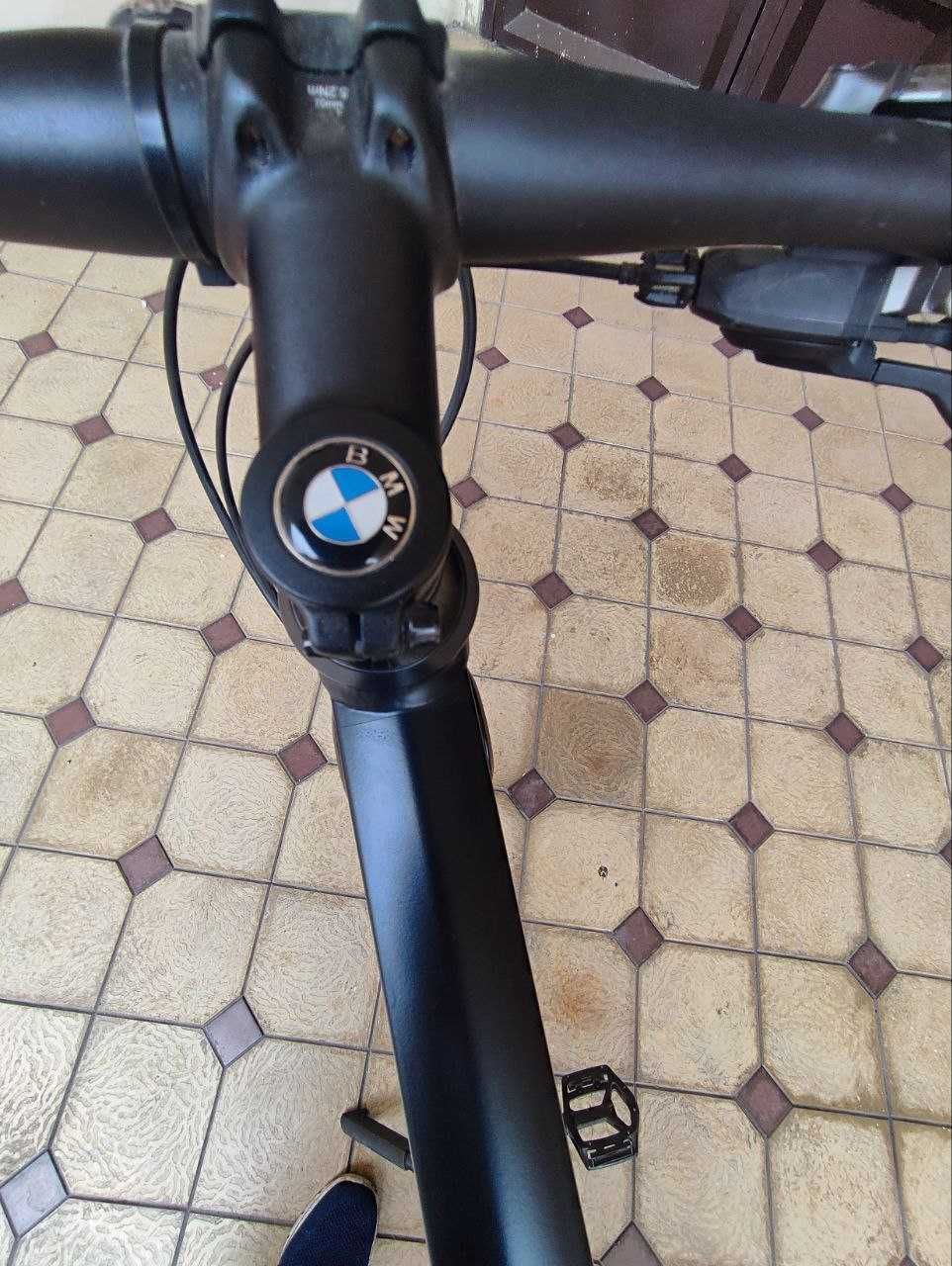 Велосипед BMW с полосами "M Motorsport"