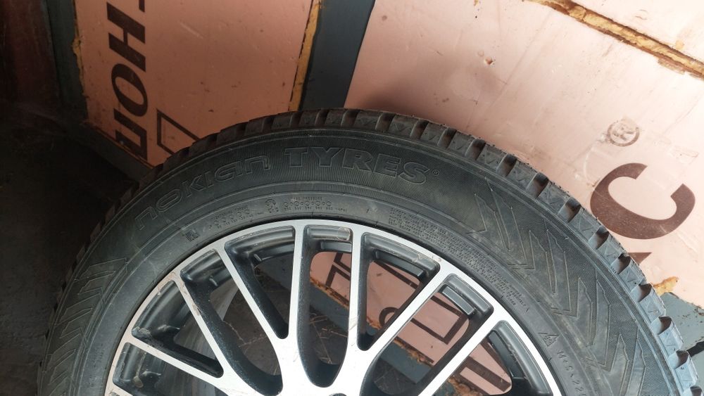 Шины с дисками б/у зимние NOKIAN TYRES NORDMAN 220/60/R18