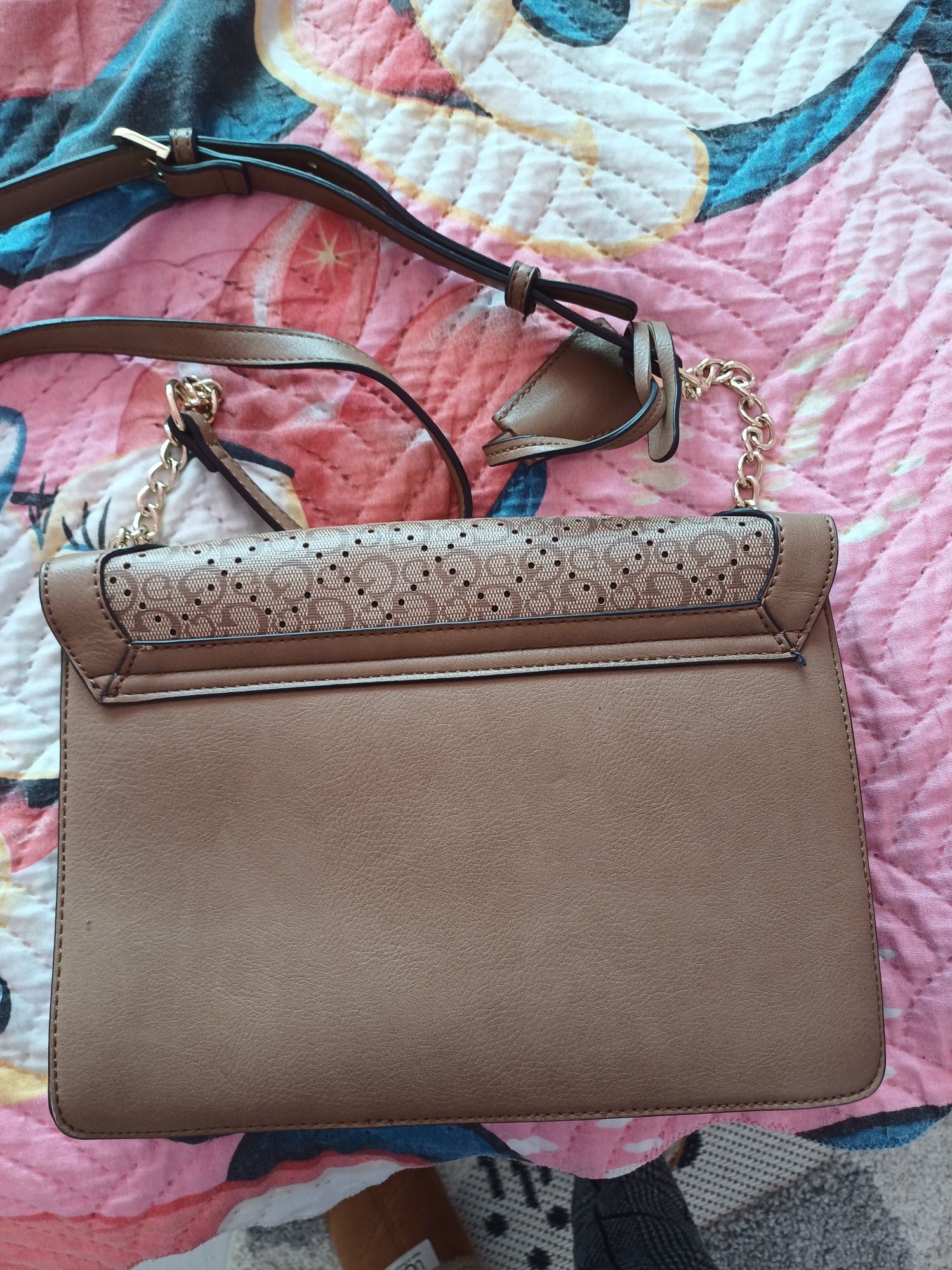 Дамска чанта Guess