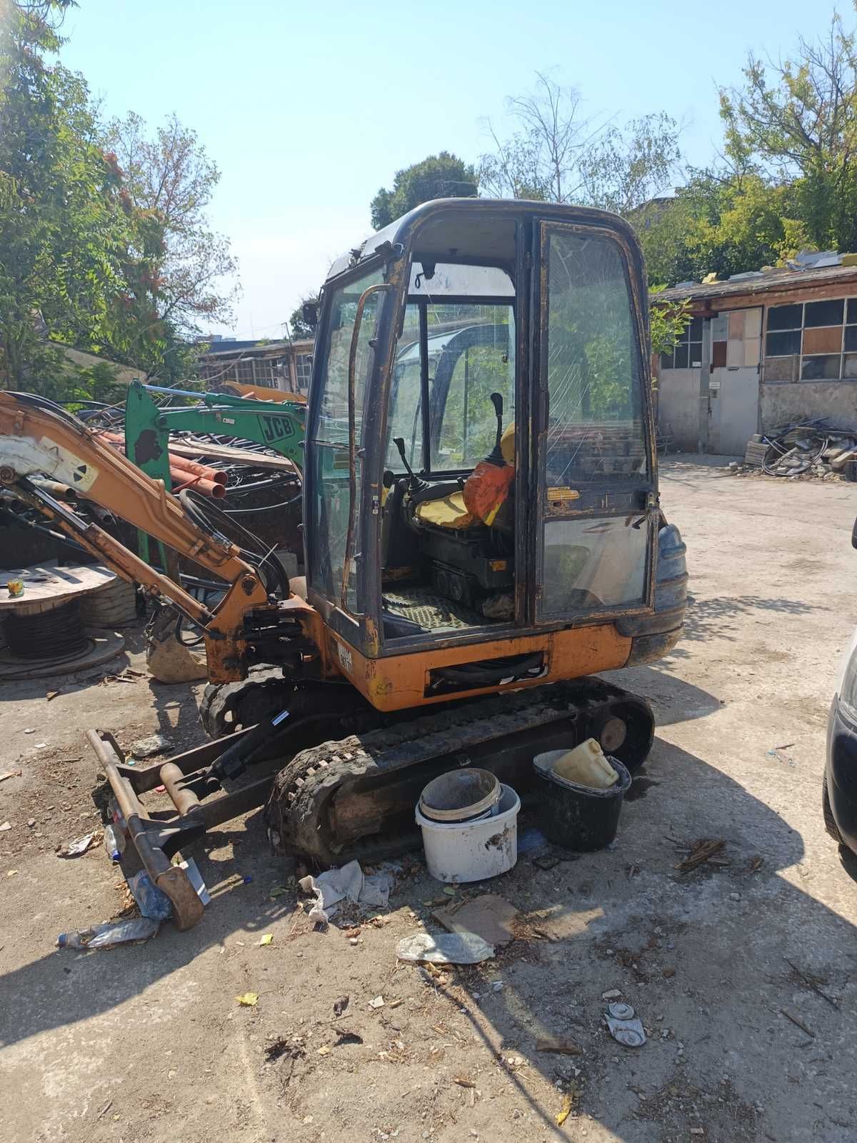 Продавам багер 2300кг