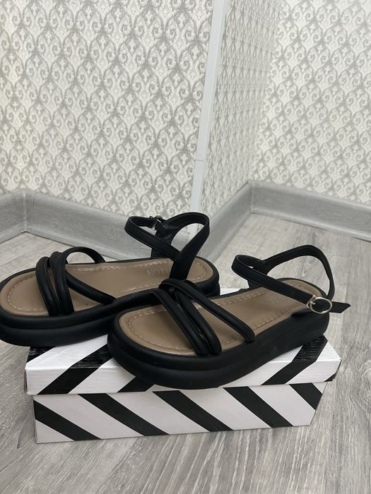 Продам женские сандали