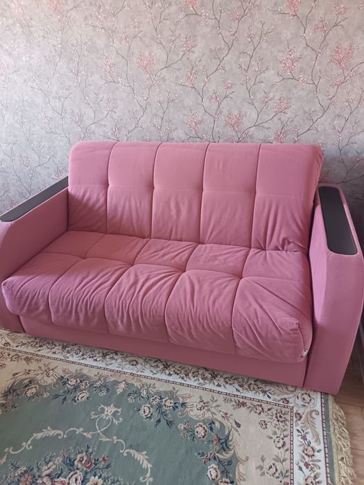 Продается диван-кровать трансформер. Б/у. В очень хорошем состоянии.