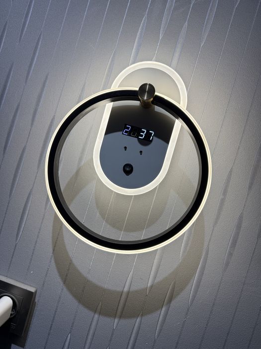 Светельник+часы для спальни продам новые две штуки