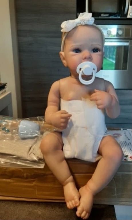 Bebelus fetita papusa Reborn realist cu corp silicon