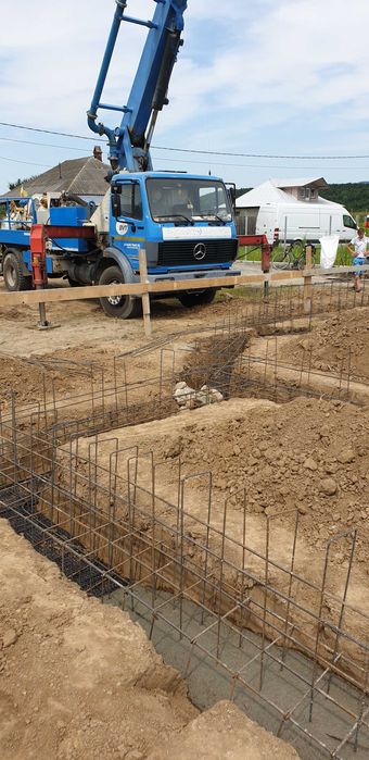 Mini excavator de inchiriat