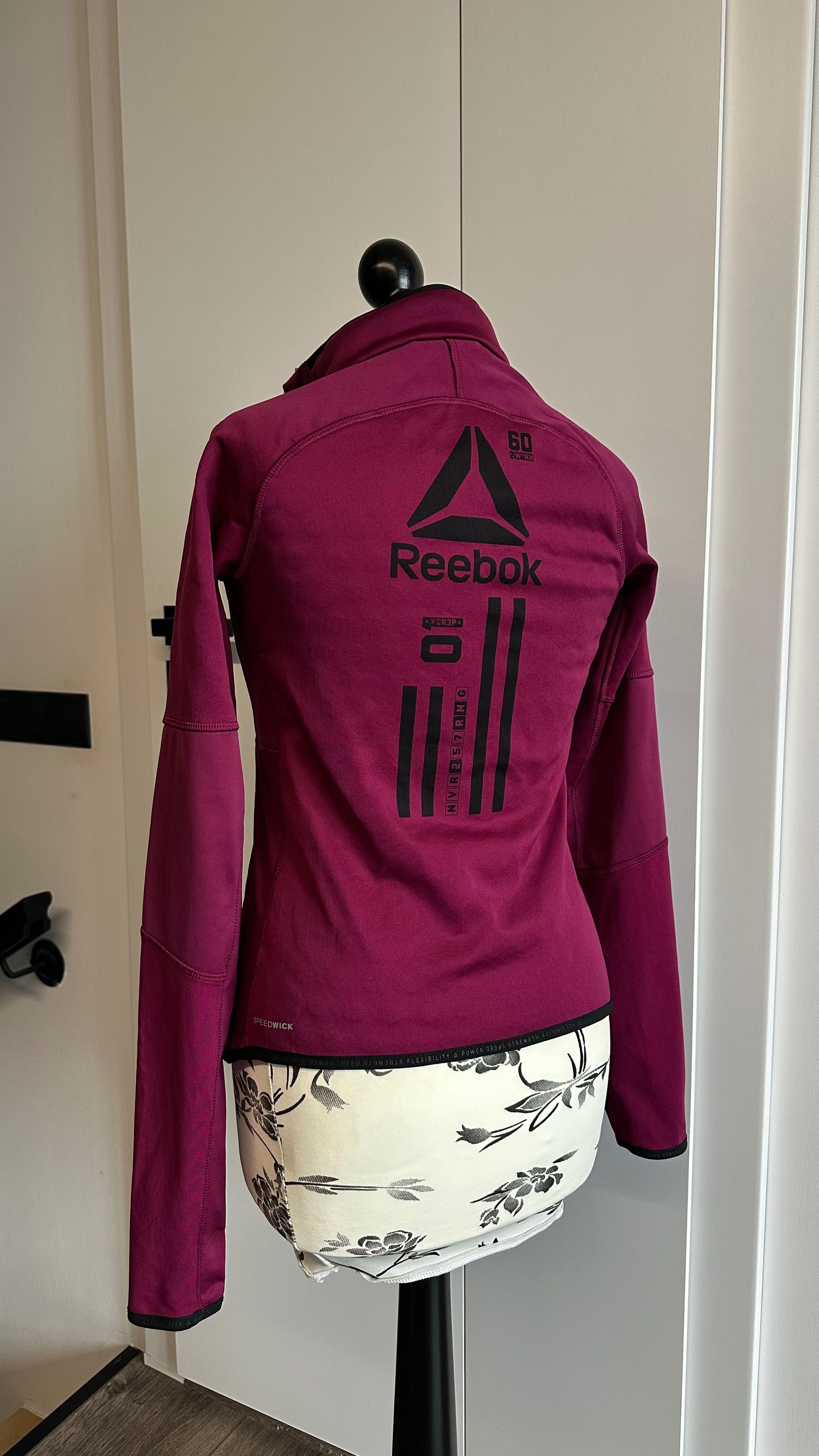Reebok Hanorac jogging Hexawarm / XS / Nou / Pret initial 90€ = 450lei