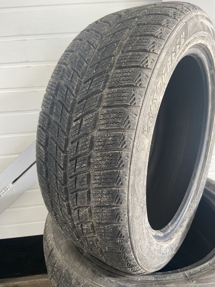 Продам резину зимнюю  235/50 R19 «липучку»