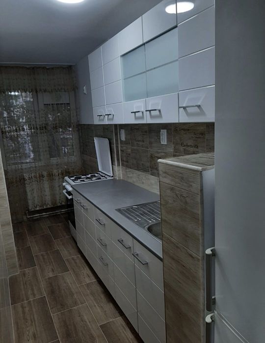 Închiriez garsoniera