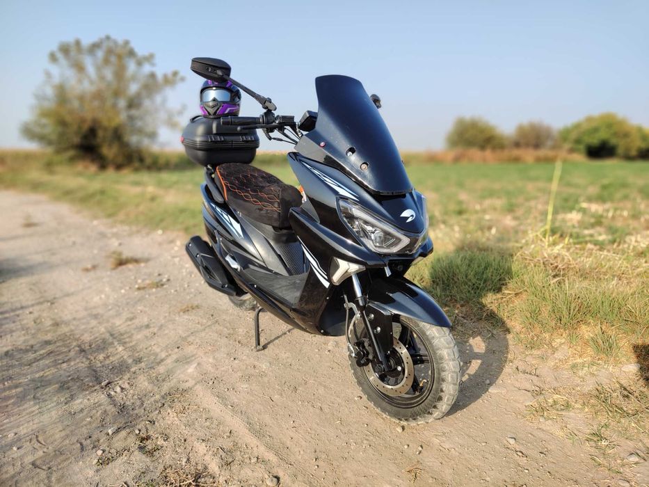 Drongo номидаги скутер сотилади 150сс